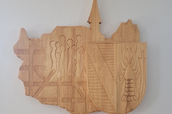Gemeindelogo aus Holz 
