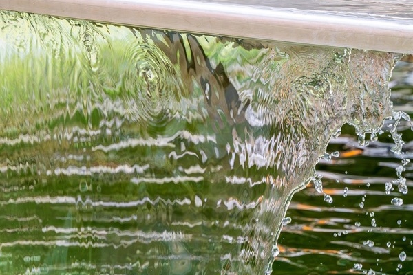 Wasser, Bach, Brunnen 